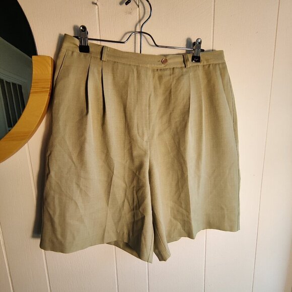 E.P. Golf Pro Womens Shorts Sz 14 front button & elasticised waist. Spring Green - Picture 6 of 6